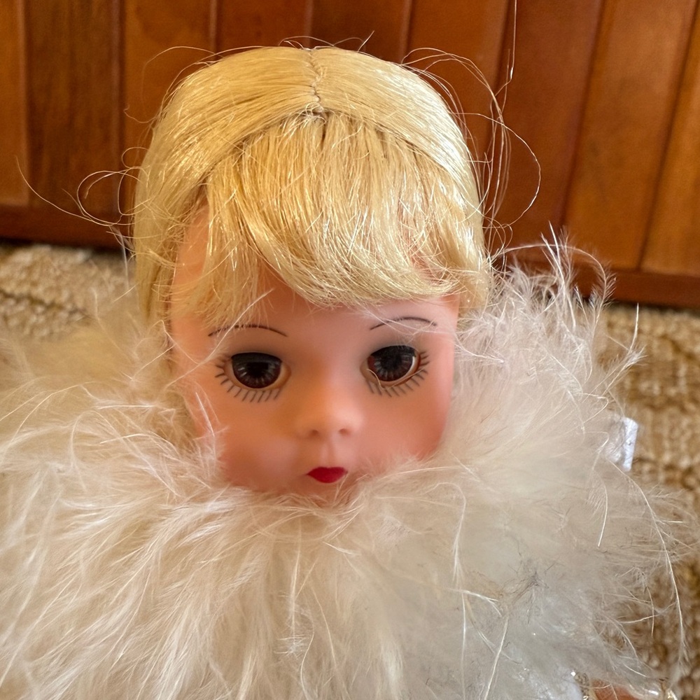 RARE madame Alexander Snow Queen collectible 8” doll with Kaiser doll stand - Picture 2 of 11